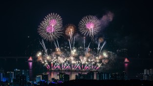「제18회 부산불꽃축제」다채로운 불꽃연출...2030엑스포 염원